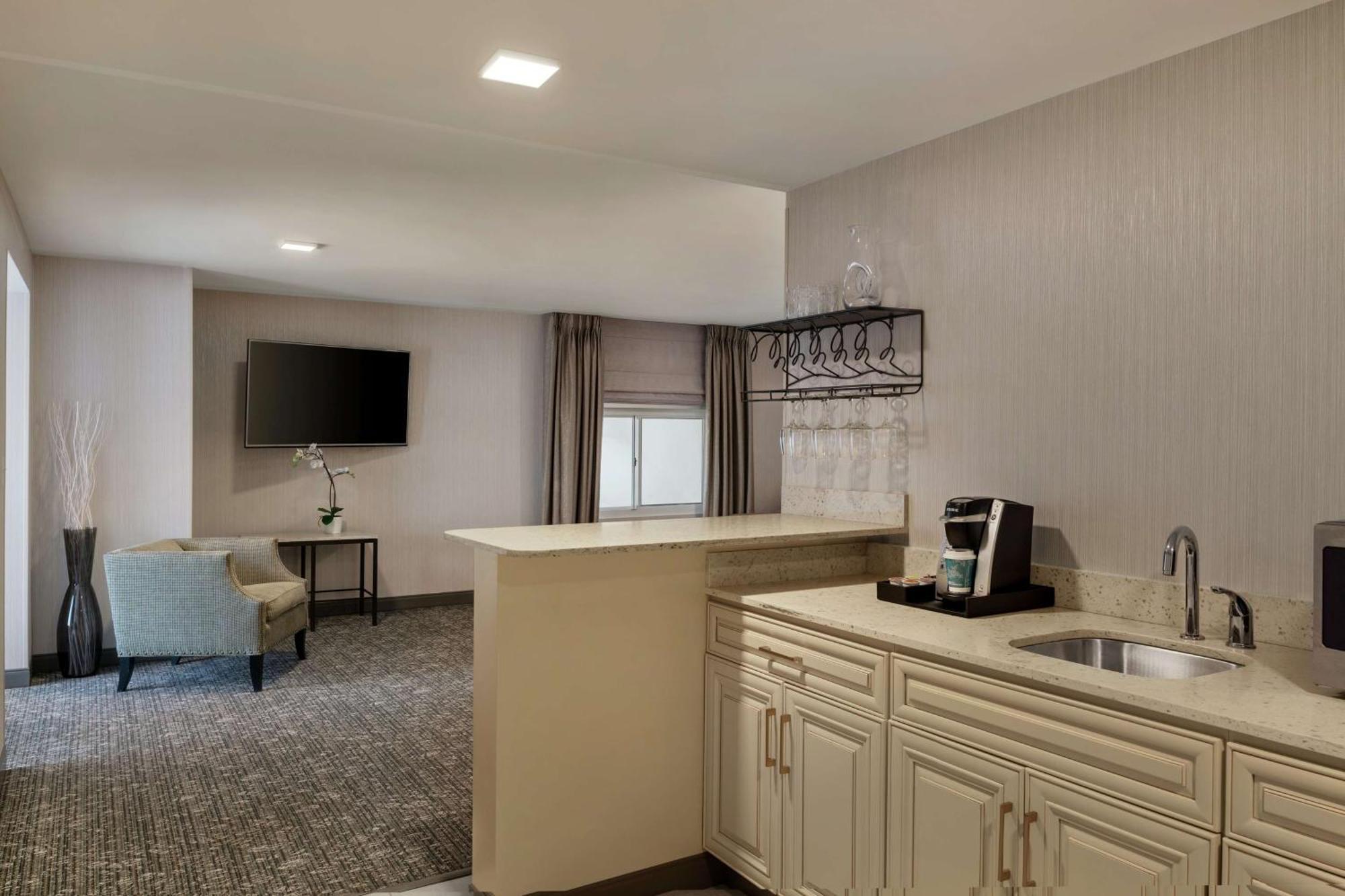 Hilton Garden Inn Спрингфилд Экстерьер фото