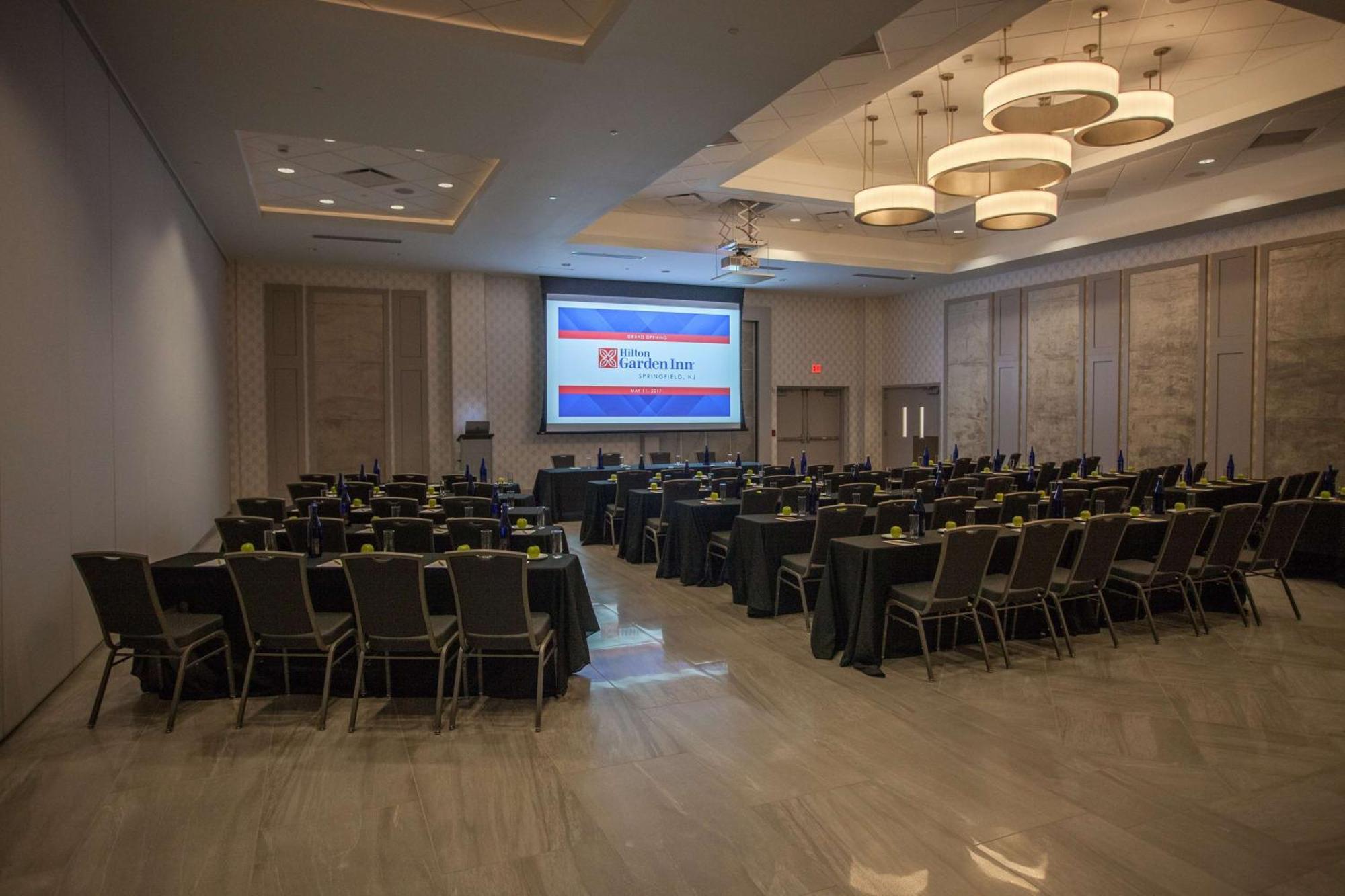 Hilton Garden Inn Спрингфилд Экстерьер фото