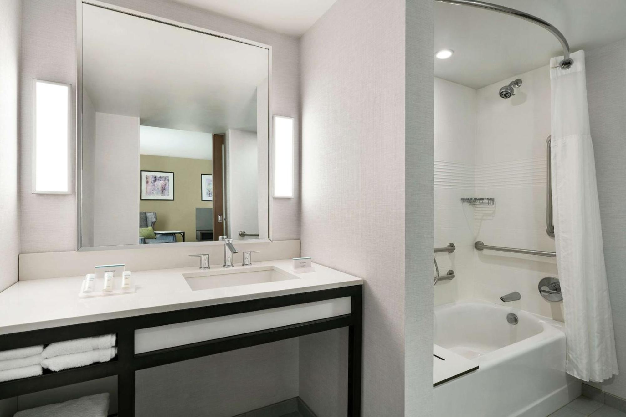 Hilton Garden Inn Спрингфилд Экстерьер фото