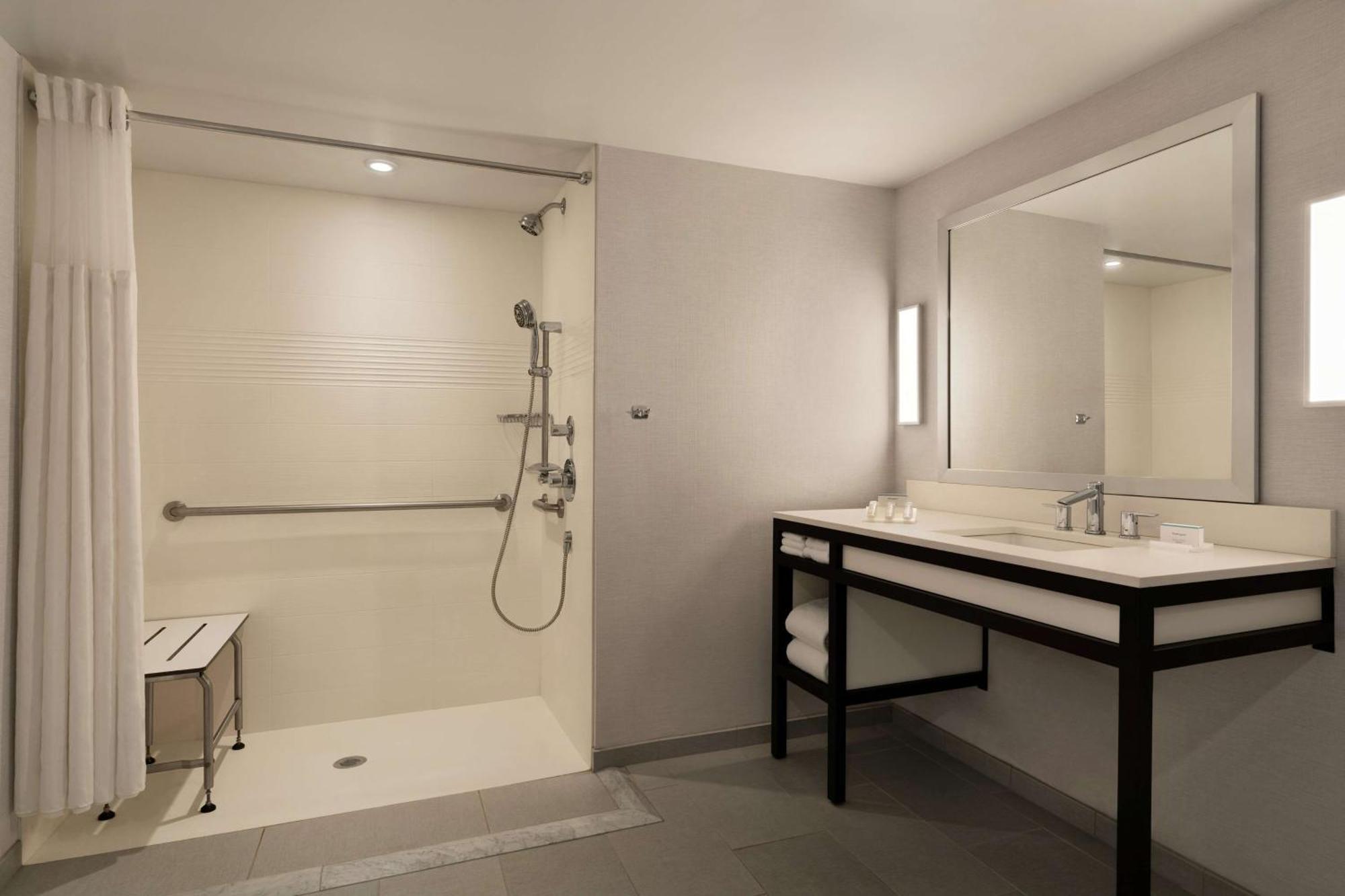 Hilton Garden Inn Спрингфилд Экстерьер фото